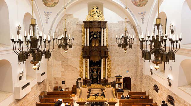 Edifício da sinagoga ou templo judaico com local de culto